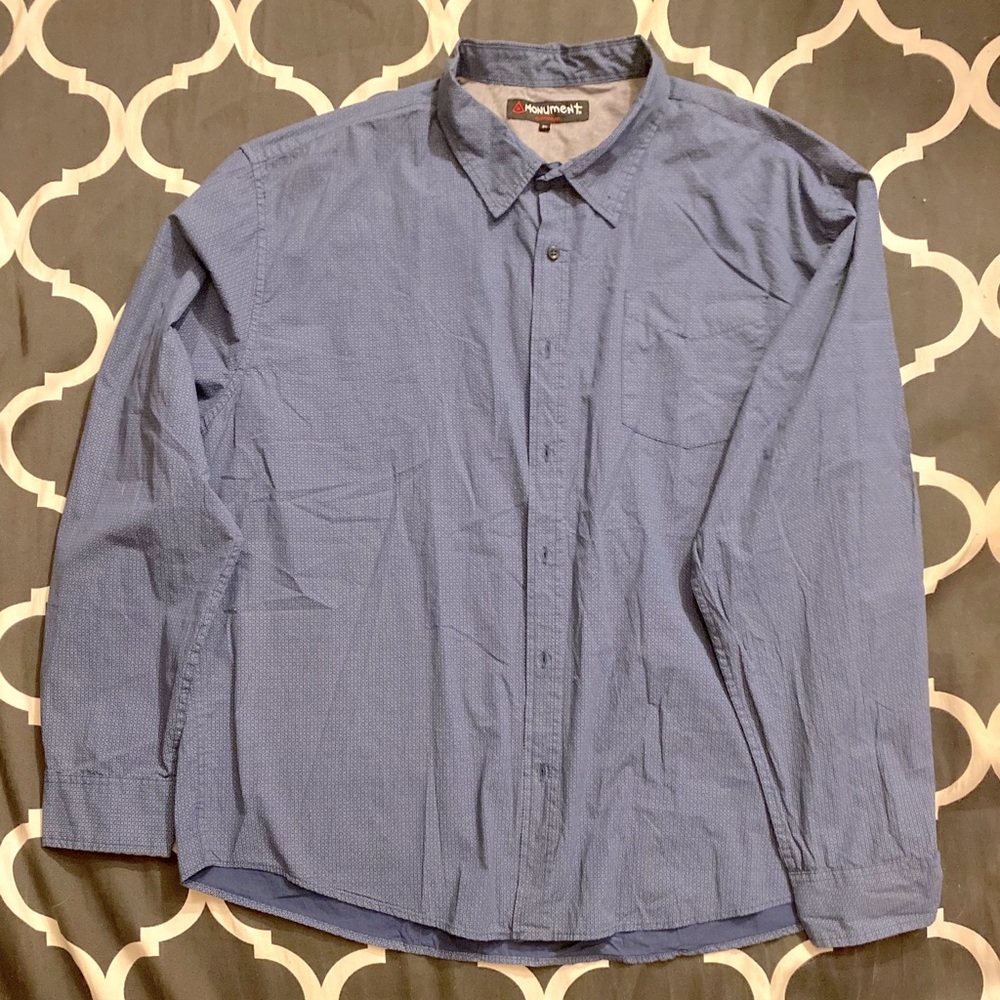 3/$21 Men’s blue button down dress shirt
